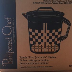 Pampered Chef Family Size Quick-Stir Pitcher